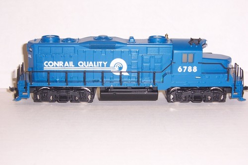 BACHMANN PLUS HO #11502 - EMD GP-35 Diesel Locomotive - Union Pacific