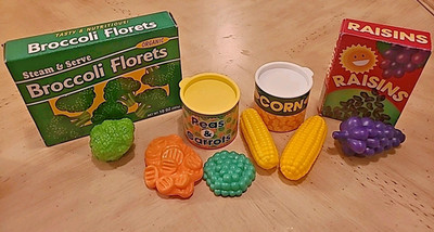 Melissa & Doug Play Food Set   Corn, Broccoli, Raisins, Peas & Carrot