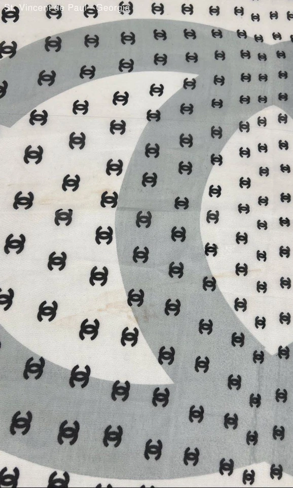 Hermosa bufanda vintage Chanel 100 % seda floral y monograma hecha en Italia 20x60" Foto 3 de 4