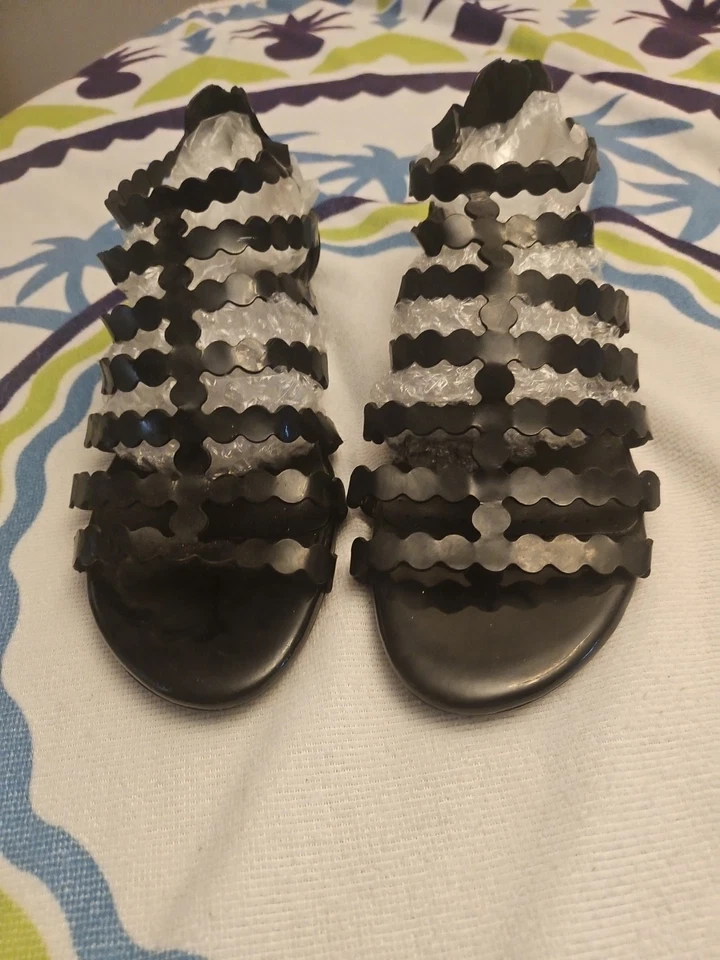 Sandalias de tacón Vaneli para mujer charol negro real talla 10 mejor estado Foto 2 de 4