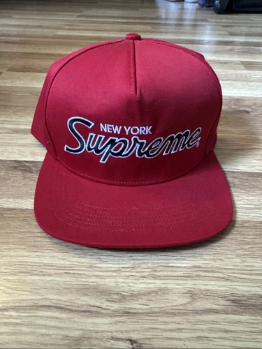 Casquette snapback Supreme New York rouge