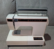 Montgomery Ward Sewing Machine Uht J1953 Untested & Has Various Heads