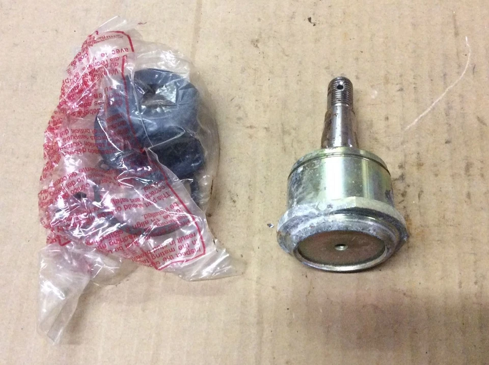 Junta esférica de suspensão dianteira superior NAPA 260-1510 - Compatível com 97-02 Ford Expedition - Imagem 4 de 4