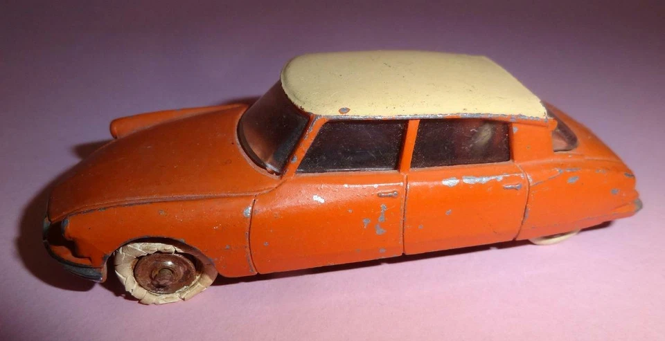DINKY TOYS 2 CARS DIECAST MECCANO PETROL TRUCK & CITROEN DS-19 SALOON 1960's - Image 4 of 4
