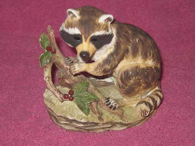 Vintage LEFTON Hand Painted Raccoon Figurine #KW4752 w/Red Lefton Label! RARE!