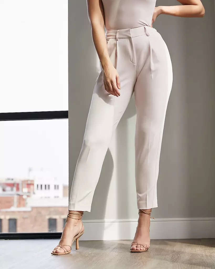 NWT EXPRESS pleated front ankle high rise capri pants 8 reg CURVY