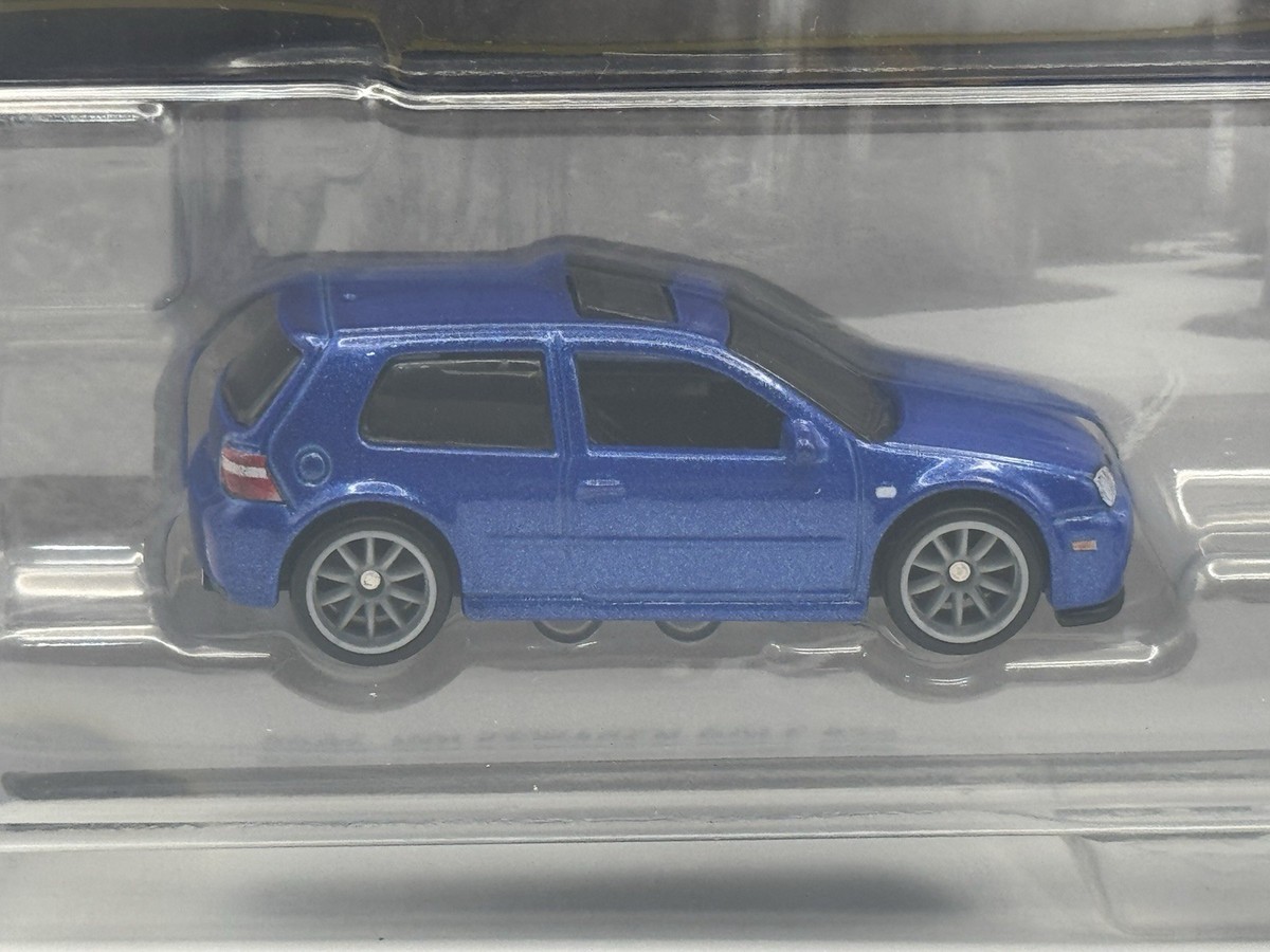 Hot Wheels Premium Car Culture 2004 VW Golf R32/VW Golf MK7 - 1:64