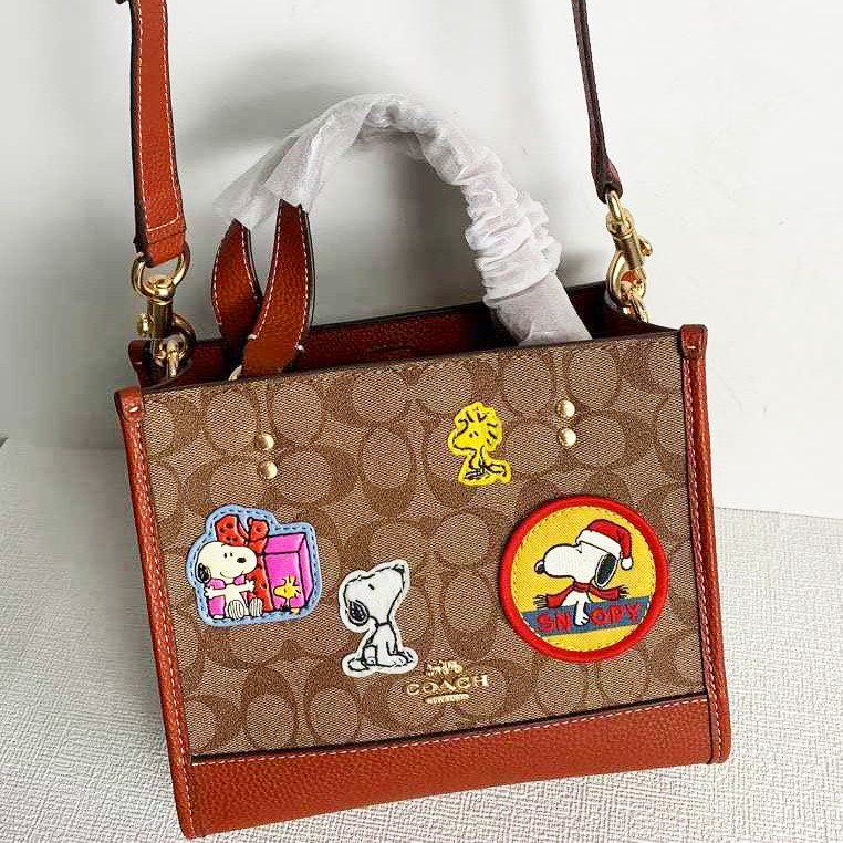 COACH スヌーピー パッチ バッグ COACH x PEANUTS Snoopy Dempsey Tote 22 Signature Canvas