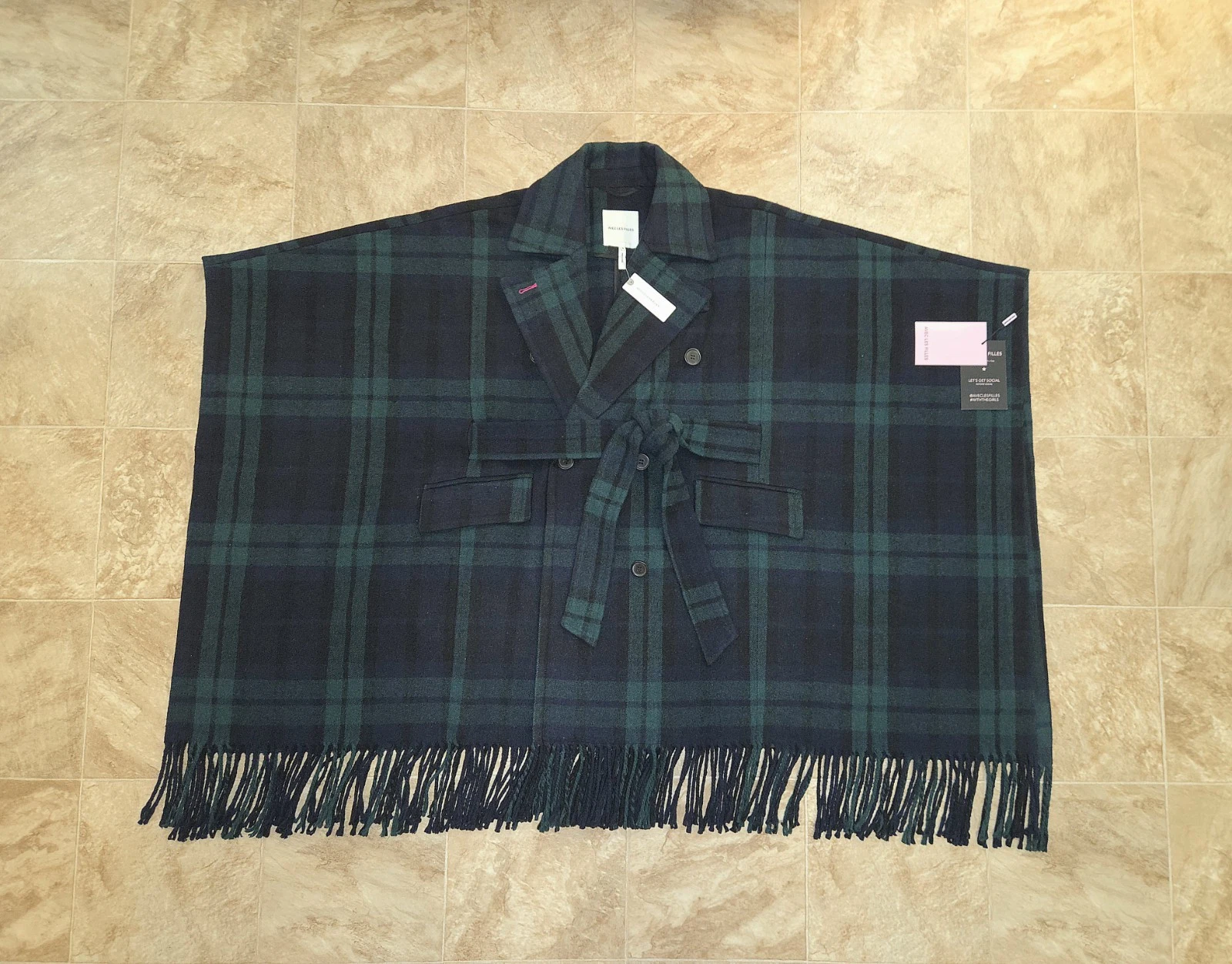 Avec Les Filles Womens Poncho Plaid Double Face Fringe Size (S) NWT Anthropology
Opens in a new wind