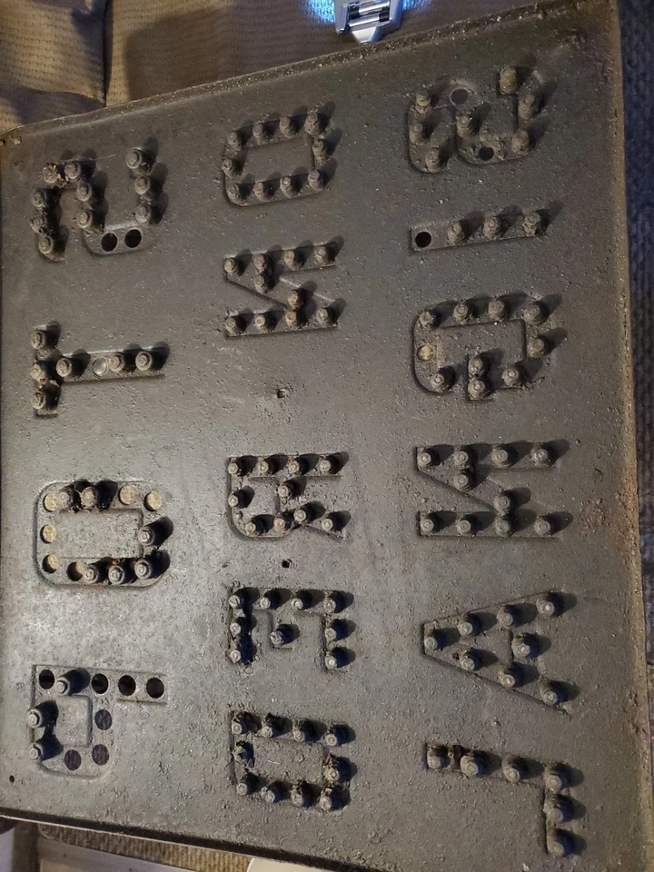 Letrero de metal vintage de parada en señal roja tren ferrocarril Foto 3 de 3