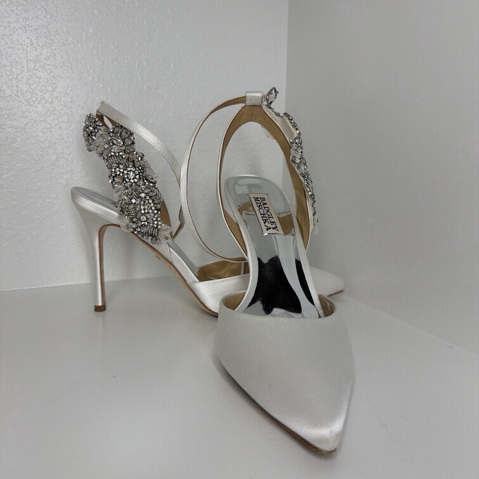 Badgley Mischka Blanca White Satin Crystal Embellished Slingback Heels Women 7.5