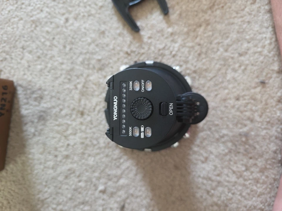 Luz de cámara YONGNUO YN-300IIIC 5500k para videocámara Canon Nikon Olympus Pentax Foto 3 de 4