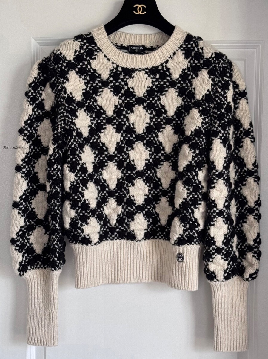 NWT CHANEL 21A CASHMERE SILK BLACK ECRU CC LOGO SWEATER PULLOVER