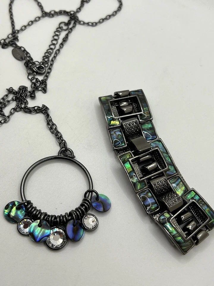 Collar y pulsera colgante concha de abulón y cristales de metal pistola Lia Sophia usados en excelente estado Foto 4 de 4