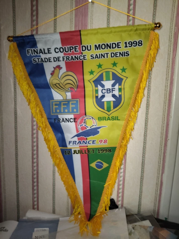 fanion pennant triangulaire XXL 60X40 cm tissu FRANCE vs BRESIL FINALE 1998 - Photo 1/1