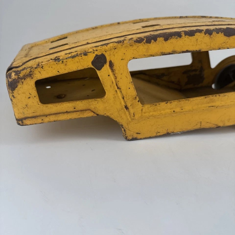 Vintage Structo Car Transporter Semi Yellow Pressed Steel Trailer 16”L x 4.5”W - Image 2 of 4