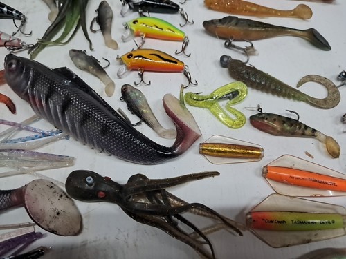 MIXED FISHING LURES X 70 VERY SMALL TO LARGE INC. TASSIE DEVIL - Picture 13 of 22