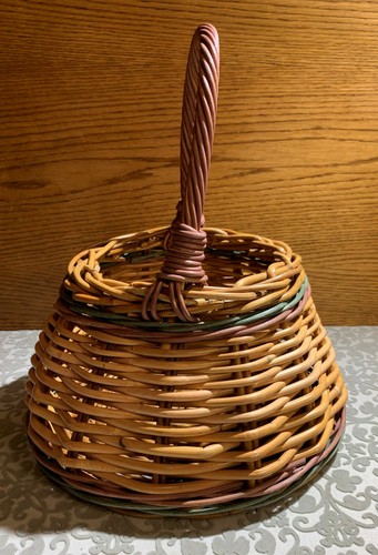 WICKER EGG BASKET. Made of natural and dyed willow, tapered with a handle - Picture 2 of 9