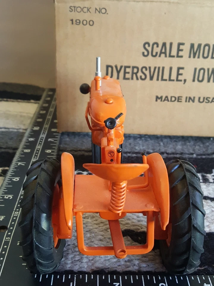 Allis Chalmers CA 1/16 diecast farm tractor replica collectible by Scale Models - Image 4 of 4