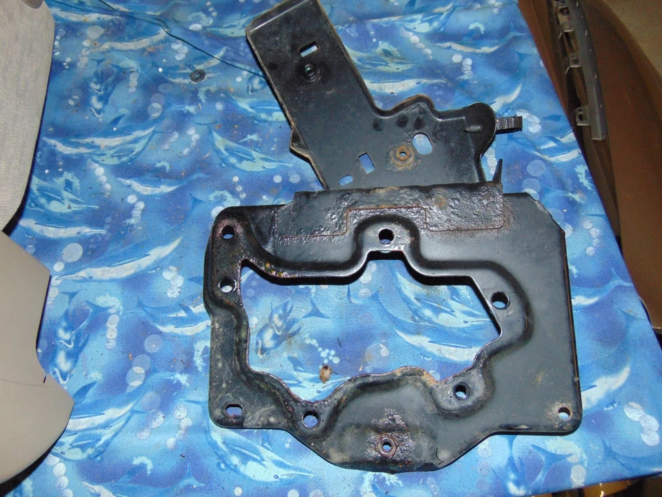 2002 Saturn l100 l200 battery holder tray Foto 2 de 2