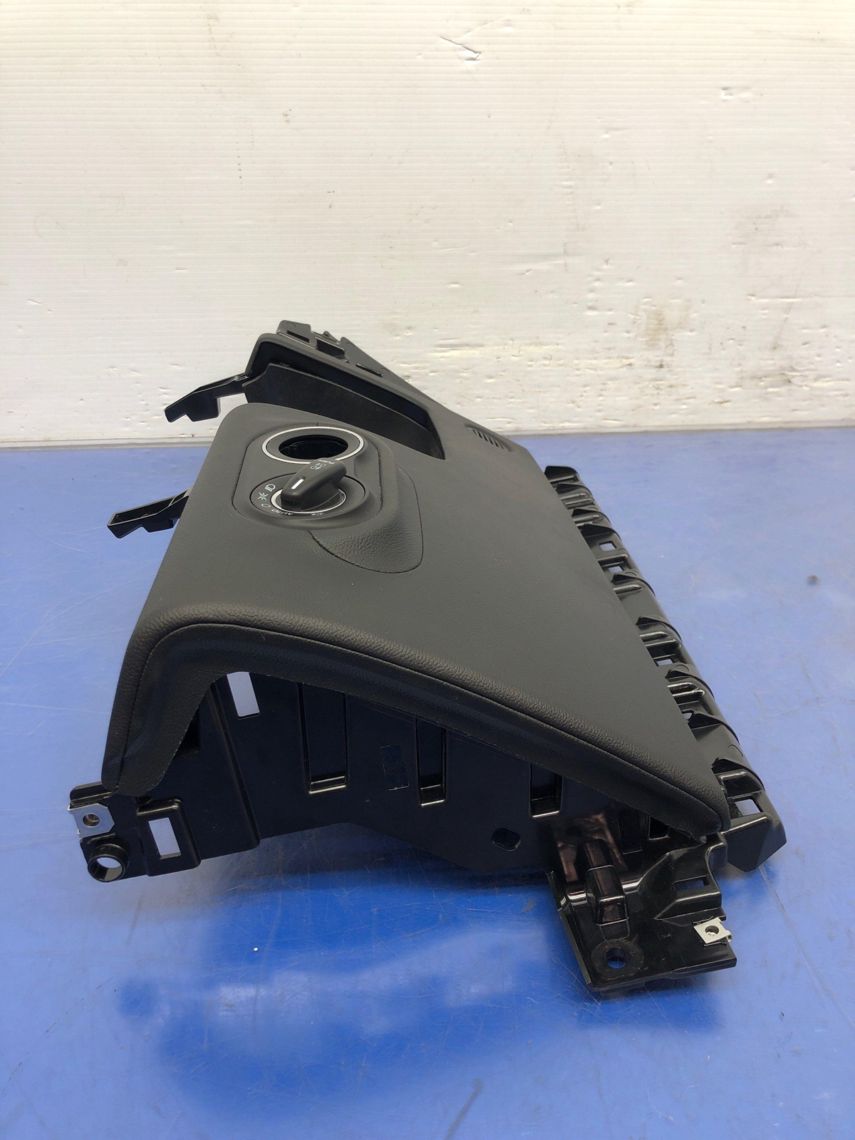 2017-2020 MASERATI LEVANTE M161 LEFT LOWER DASH PANEL KNEE TRIM COVER 670043350