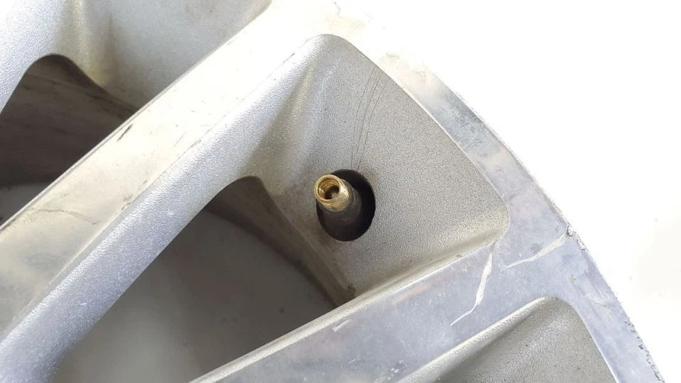 2004 2005 Ford Thunderbird OEM Wheel 17x7.5 Machined with Center Cap - Image 3 of 4