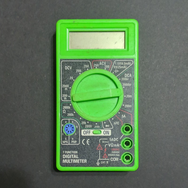 5ADC Handheld Digital Multimeter 2000 Count CAT II 250V hFE Fuse No Leads