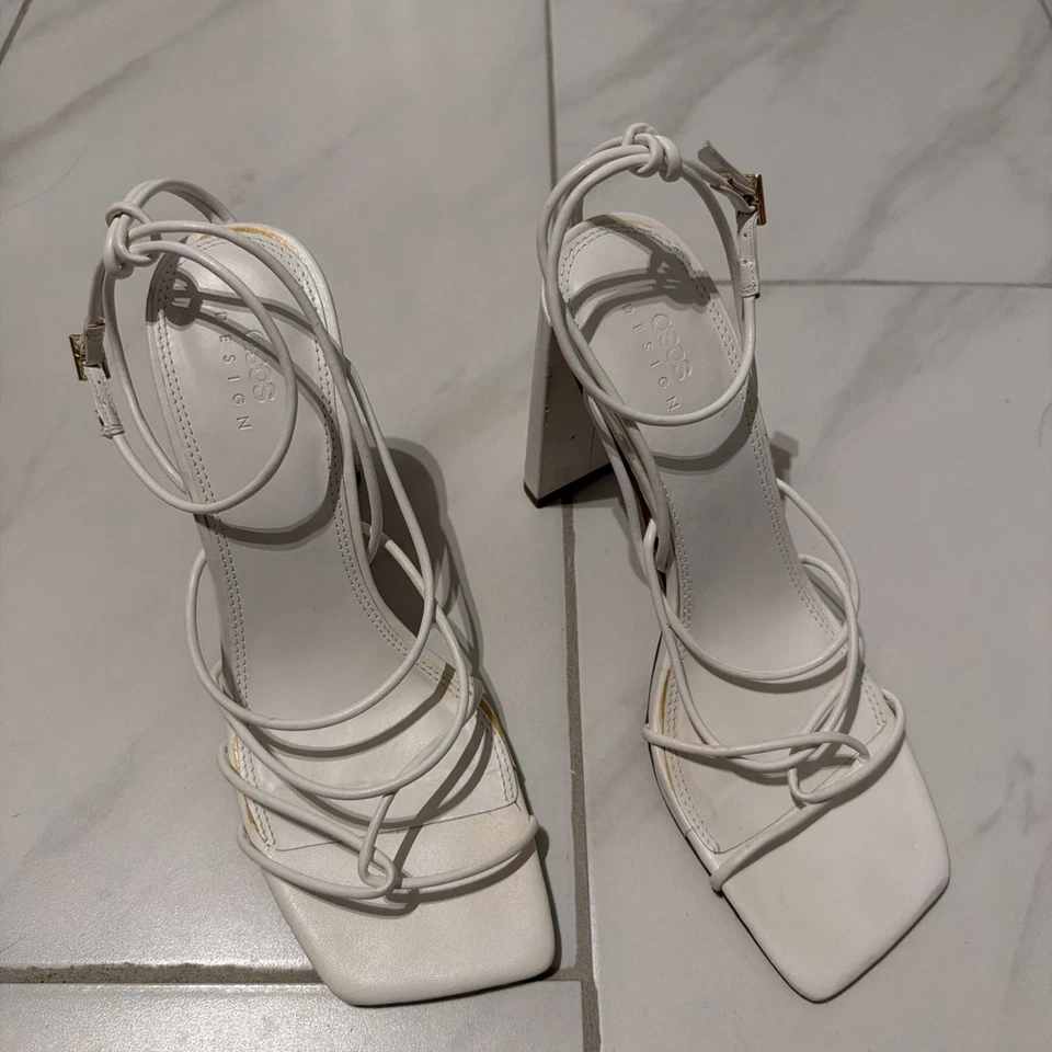 Asos Design,二手,一对白色绑带粗跟凉鞋,尺寸 US 8 — 第 2/4 张图片
