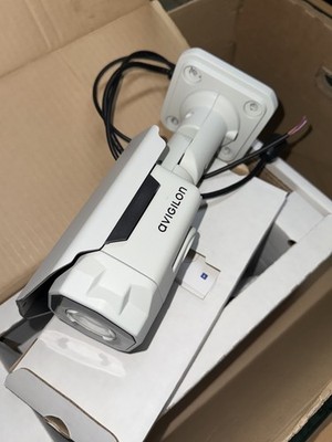 Avigilon 2.0W-H3-BO2-IR 2.0 MP WDR HD Bullet-Überwachungskamera