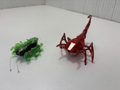 Two Hexbugs Red 2120BB Green 08B10 And Red 9402BB Work Includes Batteries