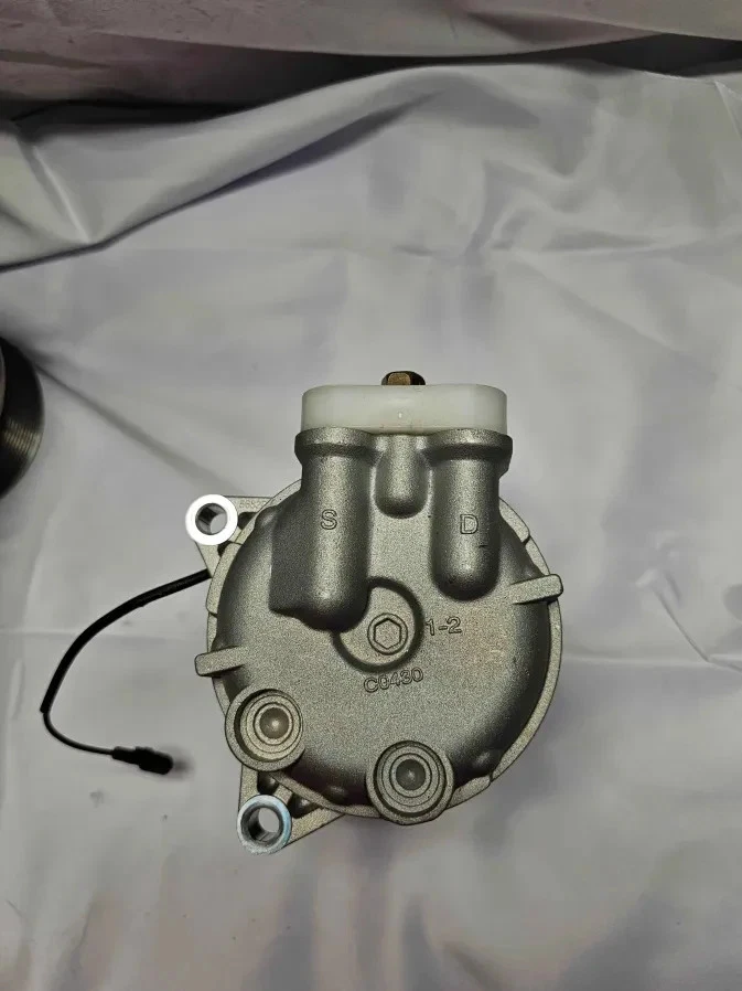 Compresor de aire acondicionado y embrague de aire acondicionado para Chevy W5500 y GMC W5500 e Isuzu NPR y NPR-HD Foto 2 de 4