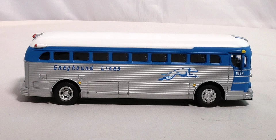 M.T.H. Trenes eléctricos fundidos a presión Greyhound & TootsieToy Greyhound -Scenic Cruiser Foto 2 de 4