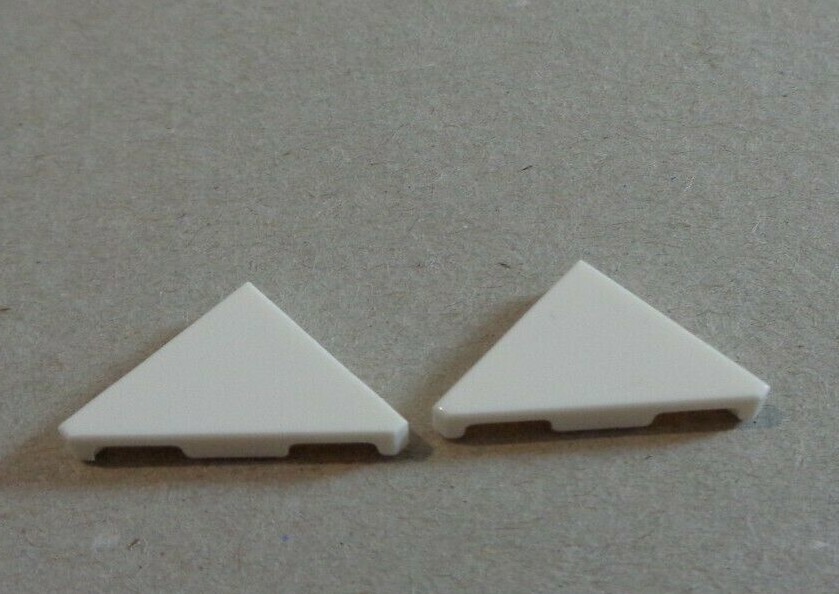 LEGO 4x Tile Plate Smooth 2x2 Corner Triangle Triangular White