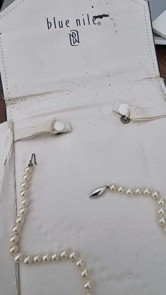 "Collar vintage de 18"" con broche de perlas del Nilo azul y broche de oro blanco de 14 k *Caja dañada" Foto 4 de 4