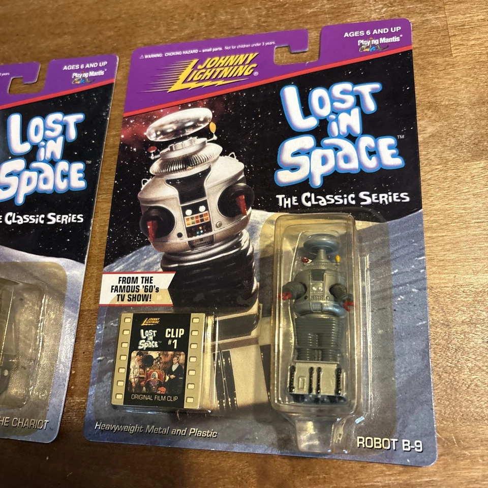 DOIS modelos de ficção científica Johnny Lightning Lost in Space robô B9 e Jupiter 2 novo na caixa - Imagem 3 de 4