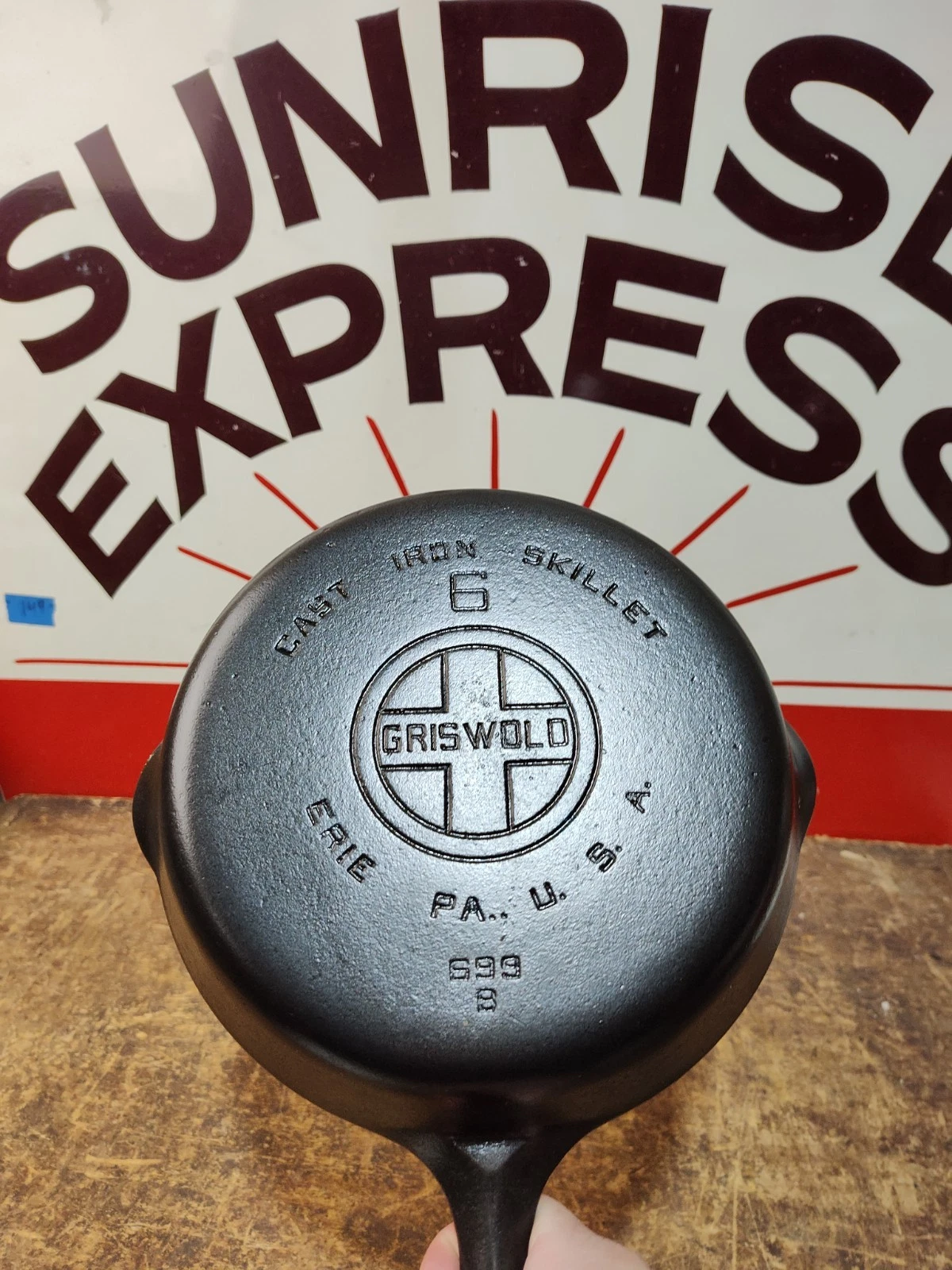 "Fully Restored" GRISWOLD Cast Iron Skillet 9" Large Logo 699 Seasoned Flat