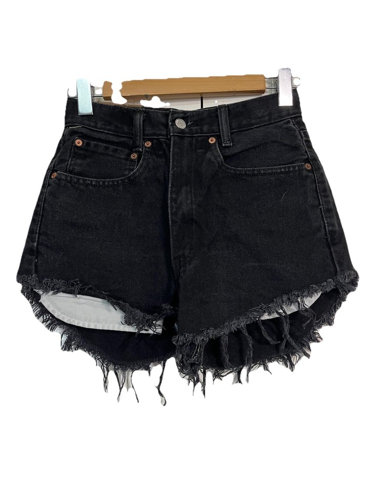 Levis 550 Ladies Size / 6 Blue Denim Rough Hem Jean Shorts Excellent Cond