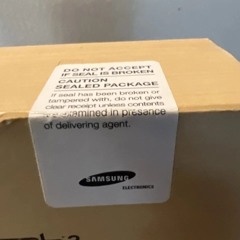 NEW Samsung Galaxy Tab 3 SM-T210RGRYXAR -WI-FI 8GB-7.0" - Image 4 of 4