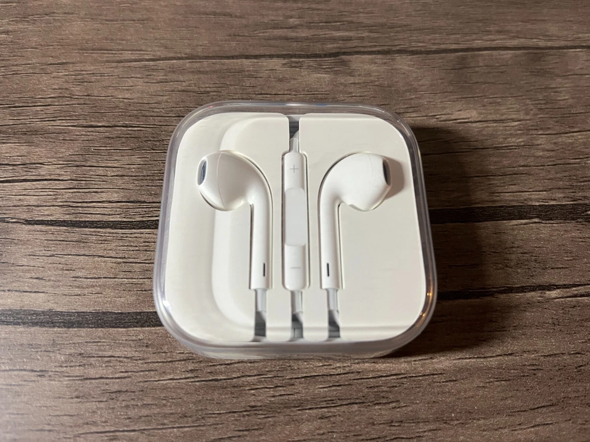 Apple EarPods with Remote and Mic with 3.5mm Stereo Connector