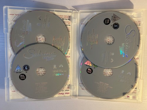 Sabrina The Teenage Witch - season three 4-disc DVD boxset. Series 3. Region 2. - Picture 4 of 4