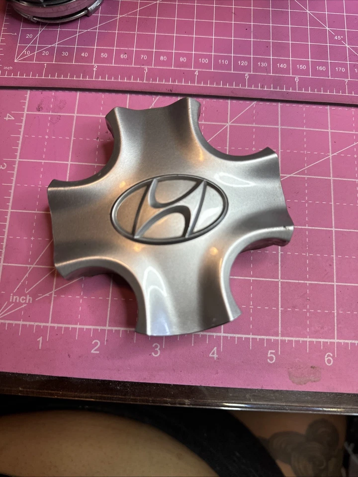 Tapa central Hyundai Accent 2012-2014 OEM 52960-1R500  Foto 2 de 4