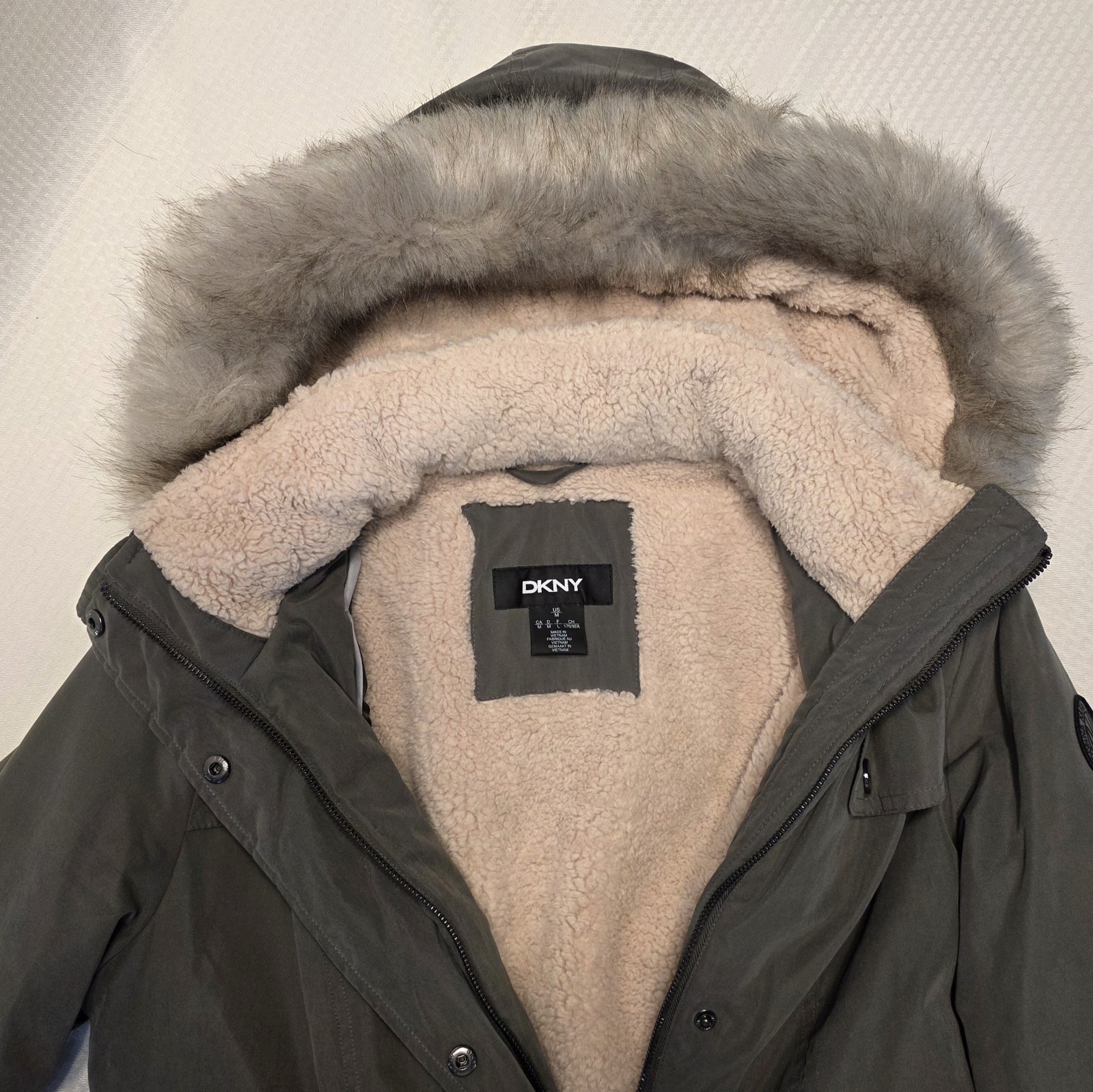 DKNY Women's Faux-Fur-Trim Hooded Belted Anorak Jacket in Olive Green. Size M image 3