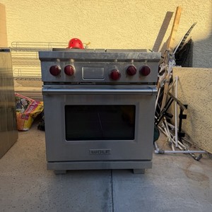 Wolf DF304 - 30” PRO Dual Fuel Range Oven 4 Burners Red Knobs Natural Gas