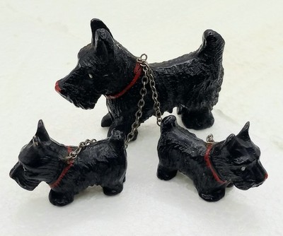 Vintage Plastic Black Mama Scottie Dog With Two Puppies On Chains 