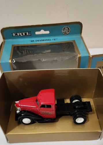 Vintage 1990, ERTL 1:43 Scale,1948 Diamond T Truck Authentic Diecast Replica NEW - Picture 2 of 10
