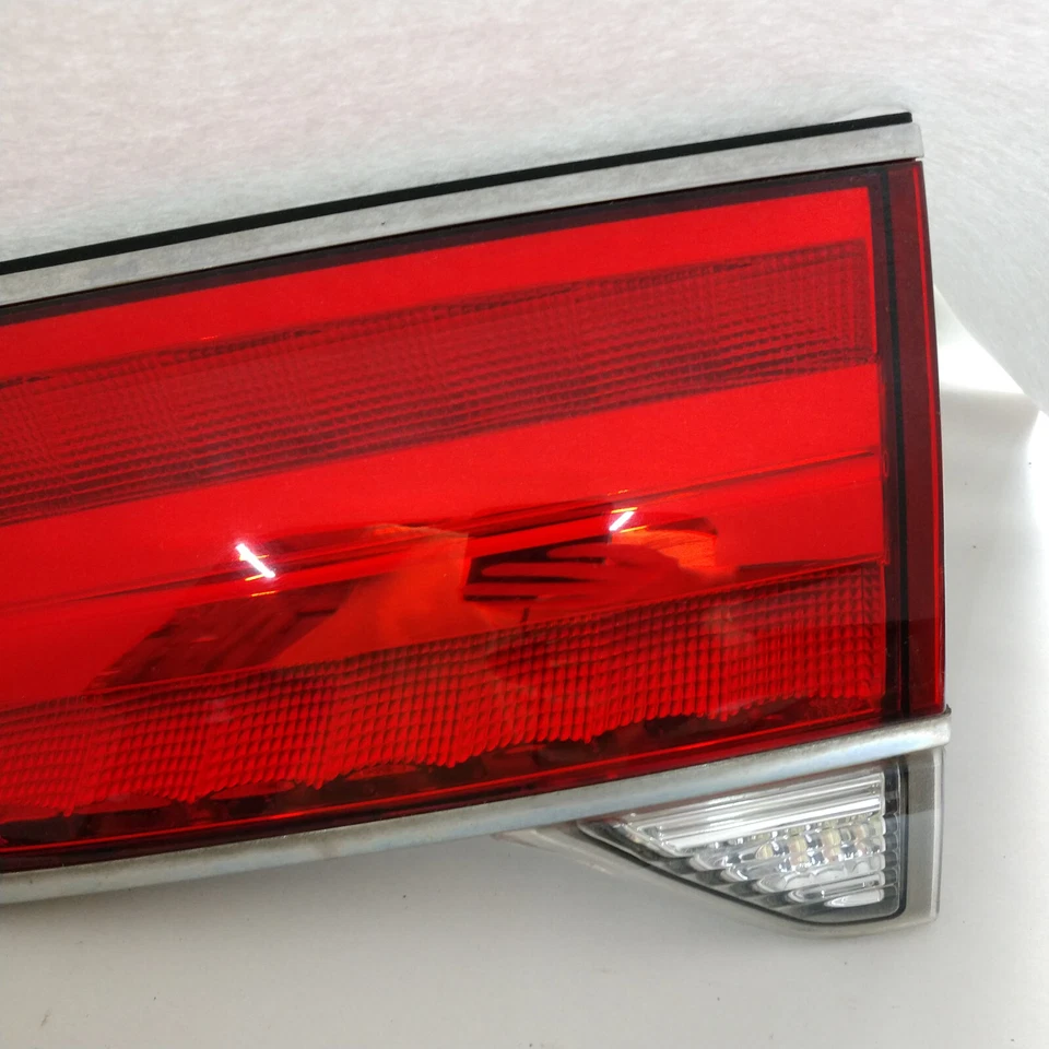 Lincoln MKX 2011-2015 puerta trasera luz trasera pasajero lado derecho OEM Foto 2 de 4