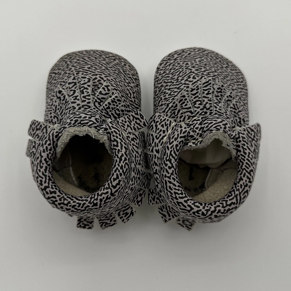 FRESHLY PICKED Gray/White Leather Fringe Moccasins Moccs Size 1 - Image 2 of 3