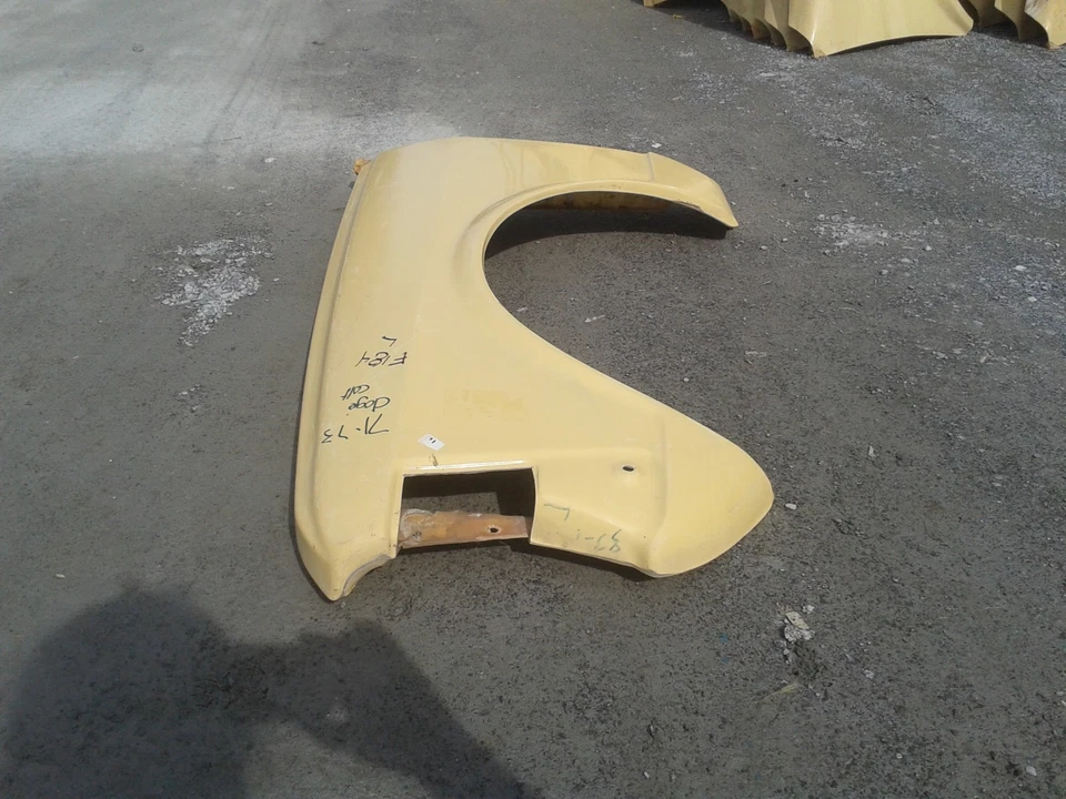 1971 - 1973 道奇 Colt 左挡泥板 F184 — 第 2/4 张图片