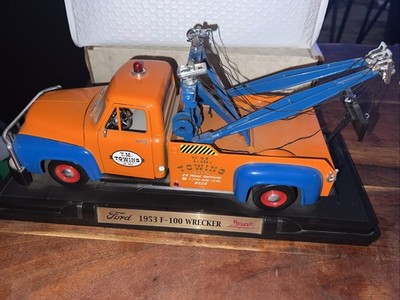 Road Legends 1953 Ford F-100 Wrecker Tow Truck 1:18 Towing Yat Ming Orange