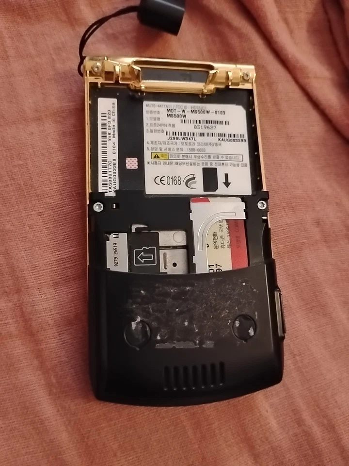 Motorola RAZR Ms500 Black Gold Flip Cell Phone Flip Phone Vintage No Battery - Image 2 of 3